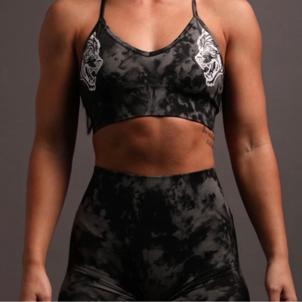 Darc Sport Dual Wolf Seamless Everson Sports Bra in the color “night marble.”